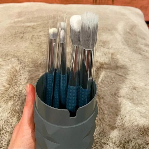 LARUCE CHRISTINE Makeup Brushes set with holder - Picture 2 of 8